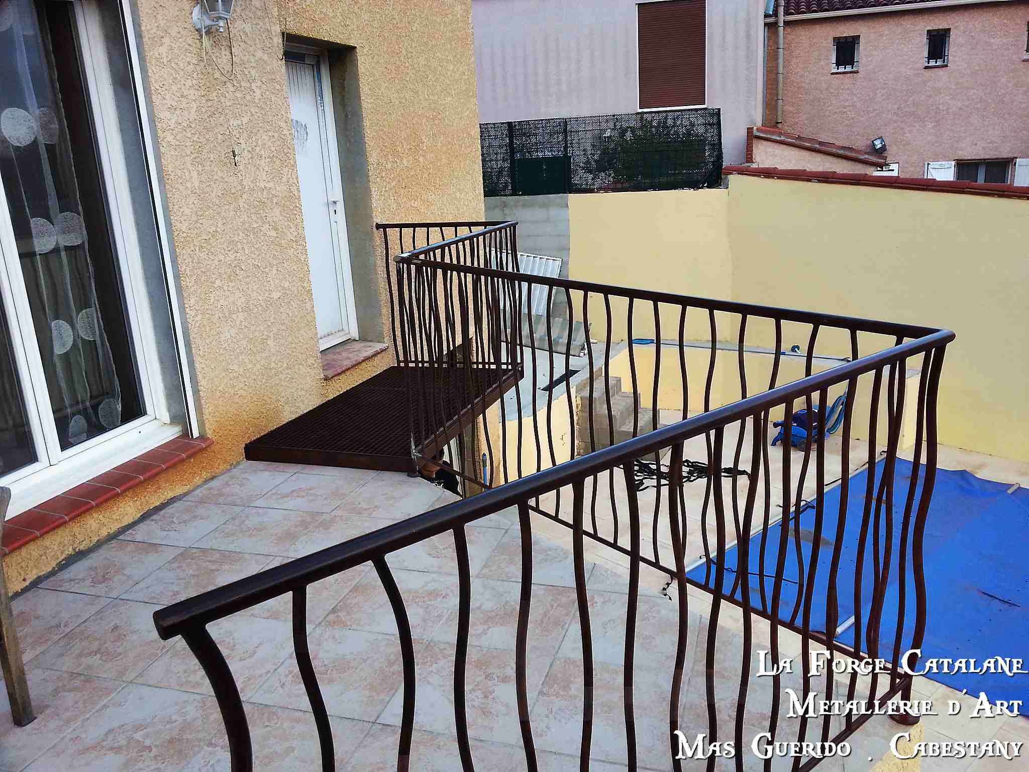 Garde corps passerelle barreaudages effet tordu amin courante tube forge catalane 3.jpg